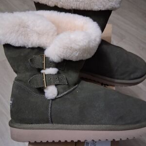 Koolaburra Olive Shearling-Lined Winter Boots Size 8